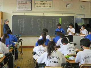 １B