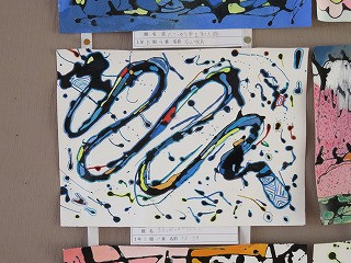 青色の絵の具が飛び散った